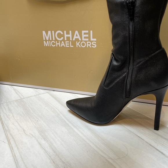 SOLD | NWT MK MICHAEL KORS | JAMIE HIGH HEEL BOOTS | 8,5 - Picture 2 of 9